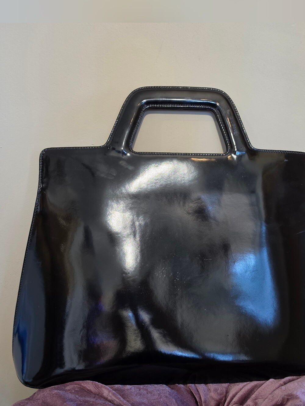 Ferragamo Wanda Black Patent Top-Handle handbag with strap - Picture 4 of 15